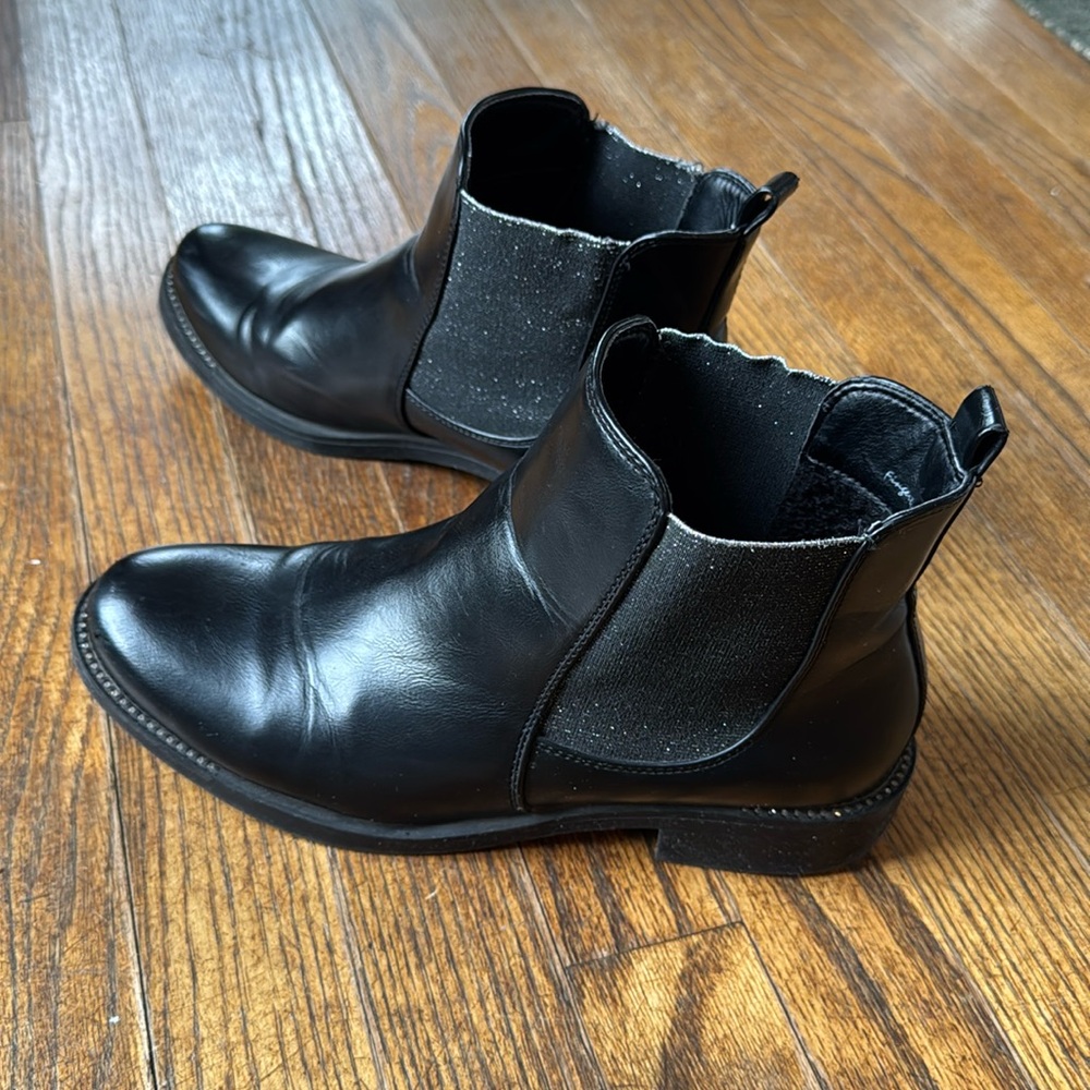 Black Chelsea boots with small rhinestonestone and slight sparkle elastic